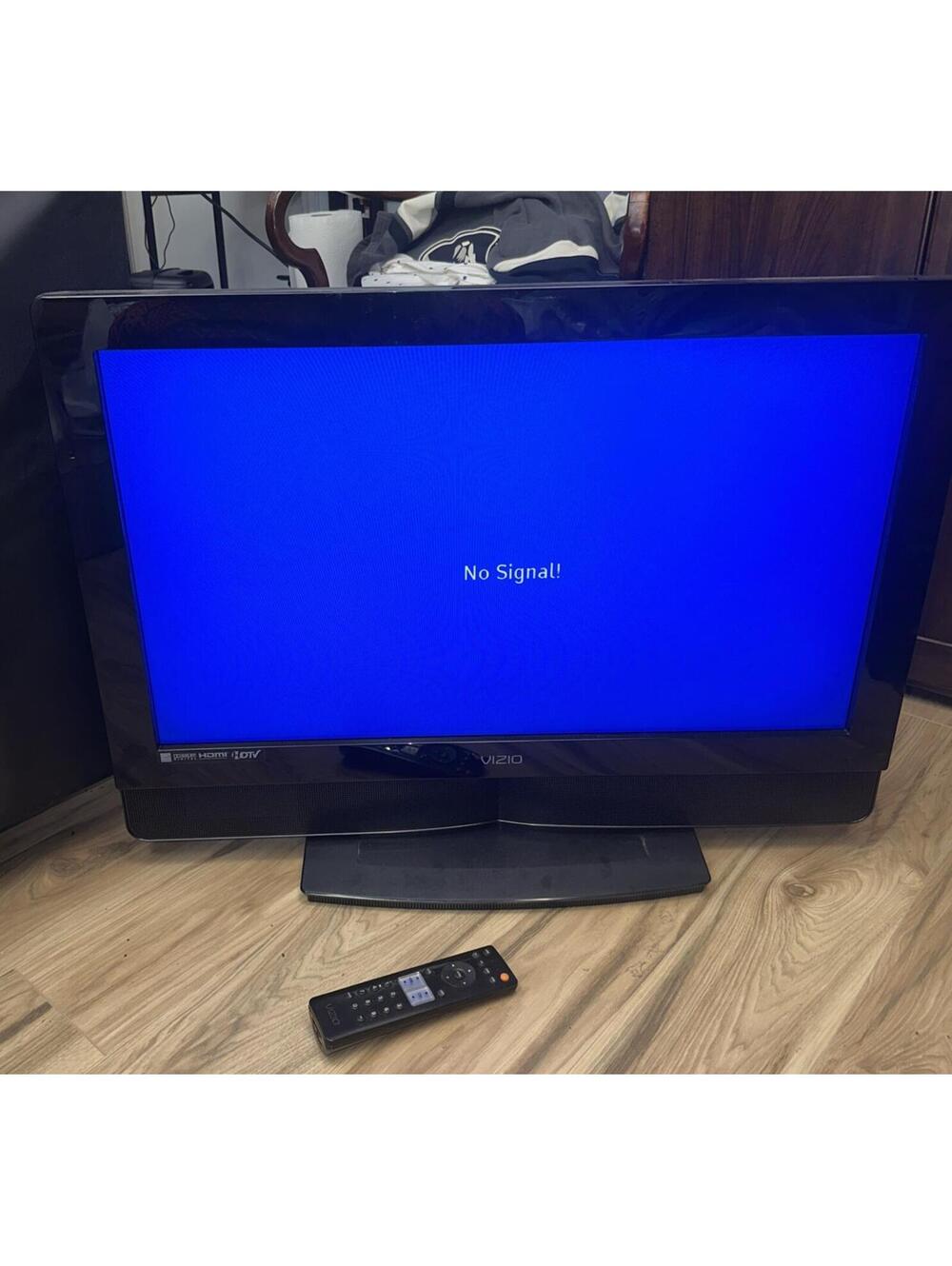 Vizio VW32L HDTV40A 32" LCD HDTV HDMI Flat Screen  w Remote